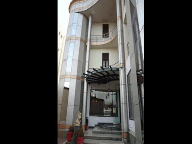Hotel Airport Residency 아흐메다바드 외부 사진