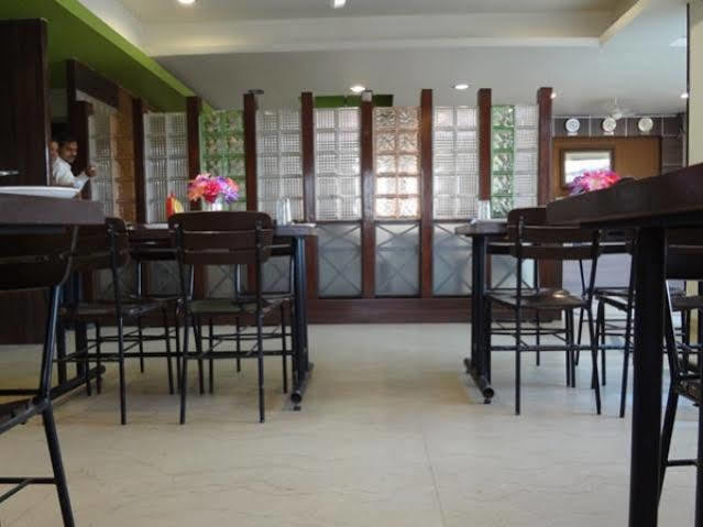 Hotel Airport Residency 아흐메다바드 외부 사진